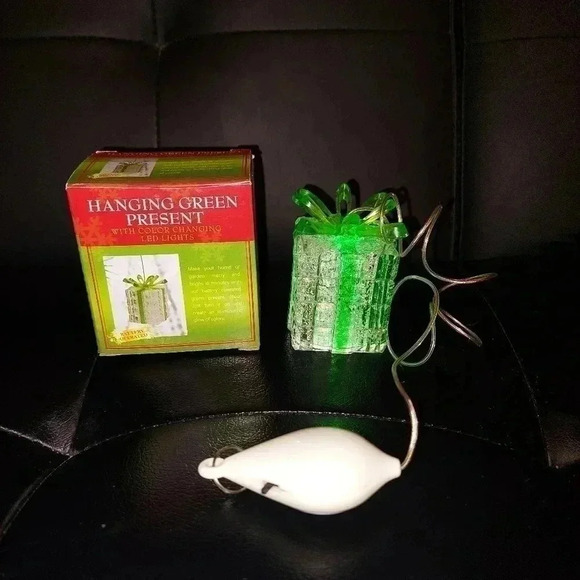 13Acrylic Gift Box Christmas light up Ornaments battery operated. Red and Green - Picture 14 of 16